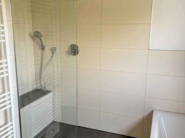 Bad mit ebenerdiger Dusche
