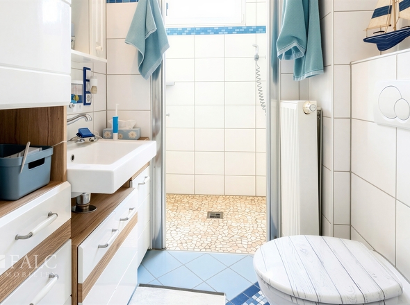 Gäste-WC mit Dusche