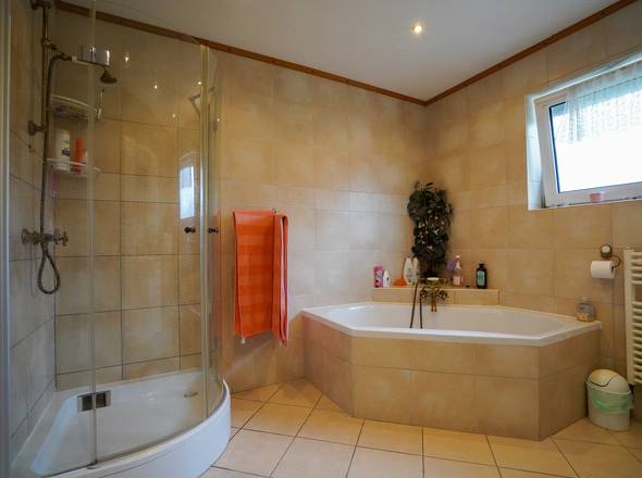 Badezimmer EG
