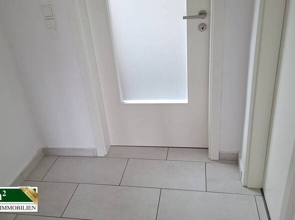 Flur zum Badezimmer und Waschraum