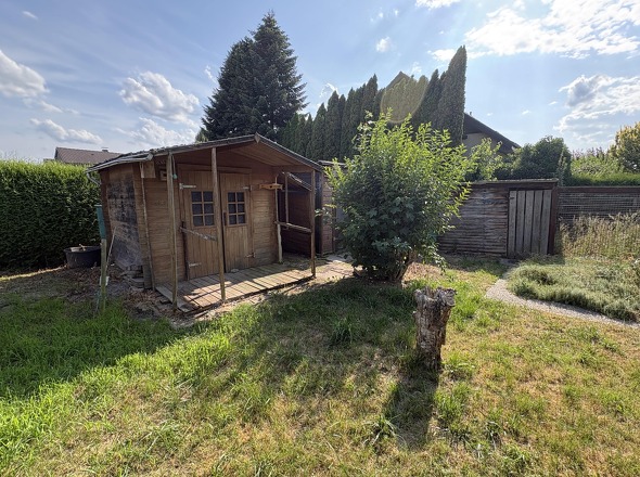 Gartenhütte und Hundezwinger