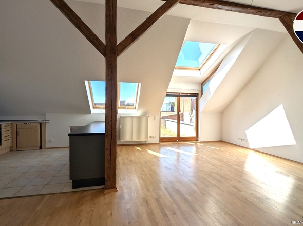 offenes Wohnzimmer mit Küche