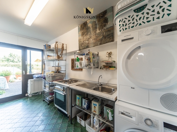 die zweite Wohnung mit Küche...