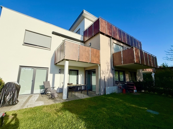 Gartenansicht mit Terrasse