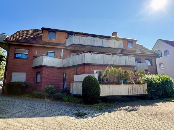 Hausansicht - Gartenseite mit Balkon