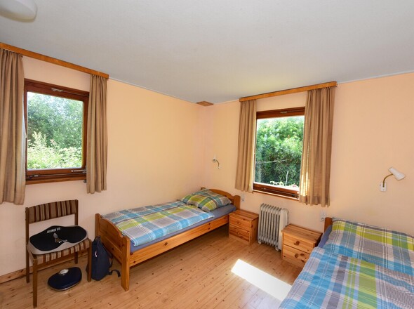 Schlafzimmer 1
