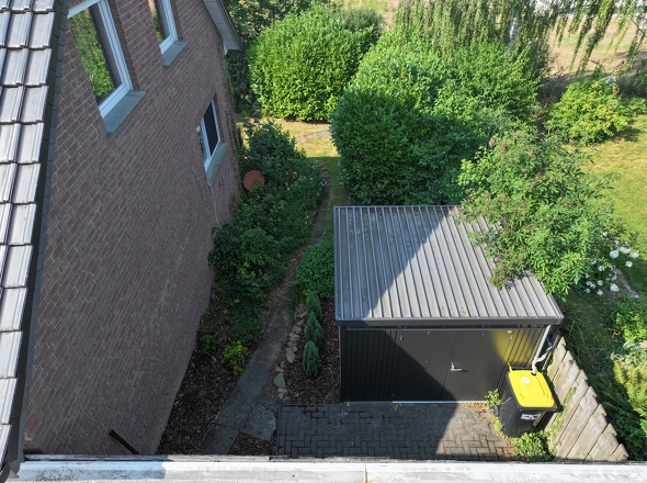 Außenansicht mit Garten