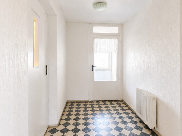Aufzug mit direktem Zugang zur Wohnung mit KI leergeräumt