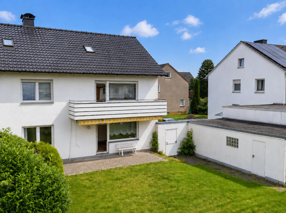 Gartenansicht (mit KI bearbeitet)