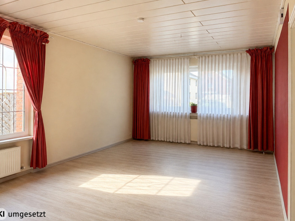 Wohn-/Esszimmer (mit KI bearbeitet)