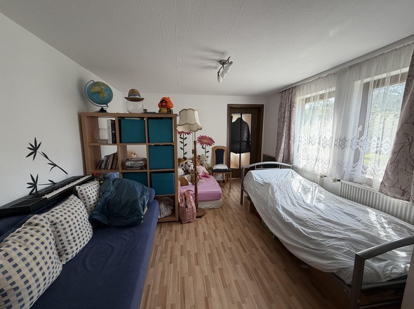 Durchgangszimmer im EG