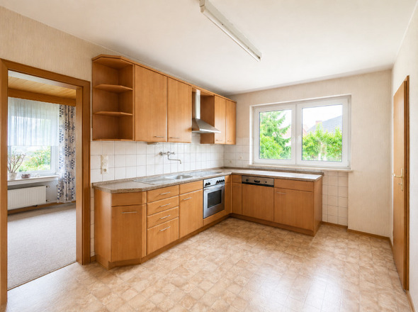 Küche mit Blick ins Esszimmer (mit KI bearbeitet)