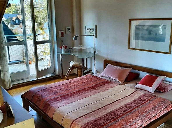 Schlafzimmer mit Balkonzugang