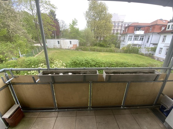 eigener Balkon mit Blick ins Grüne