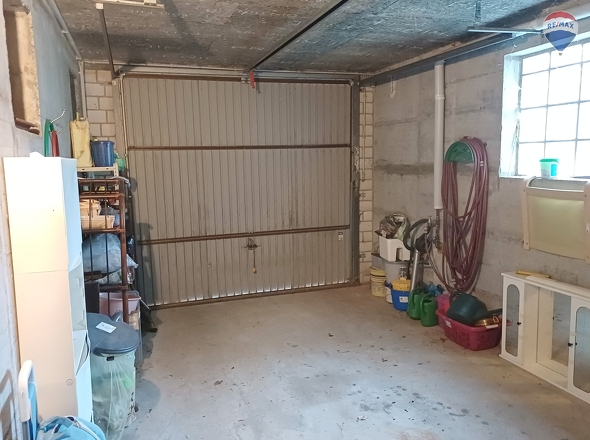 Garage mit elektr. Tor