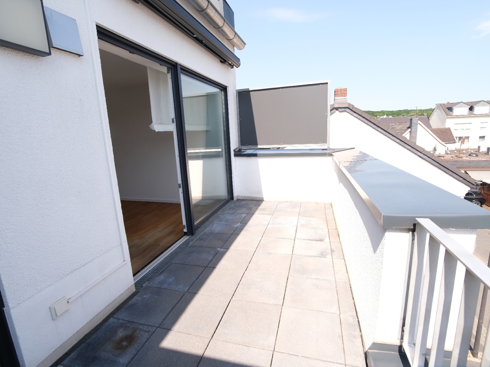 Balkon mit elektr. Markise