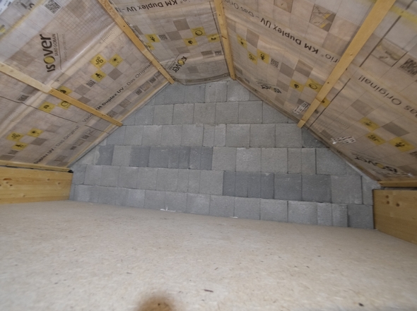 ca. 12 m² Spitzboden (Nutzfläche)