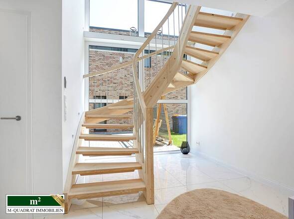 Treppe mit Fensterfront
