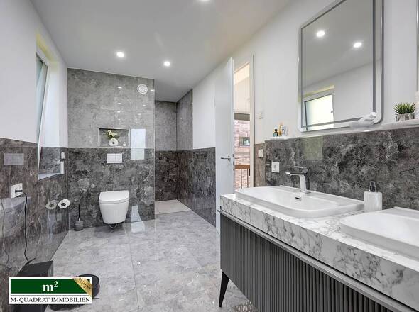 Vollbad mit bodentiefer Dusche