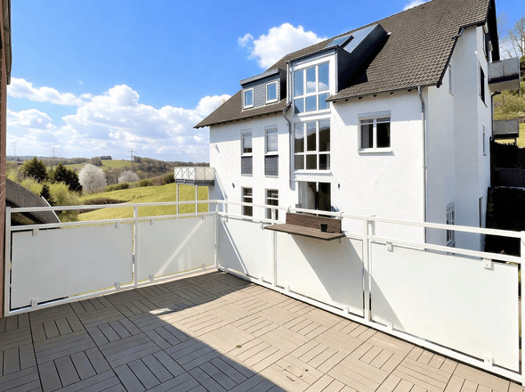 Moderne Balkon mit ländlichem Ausblick