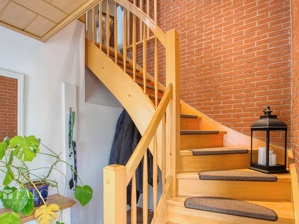Treppe zur Einheit DG
