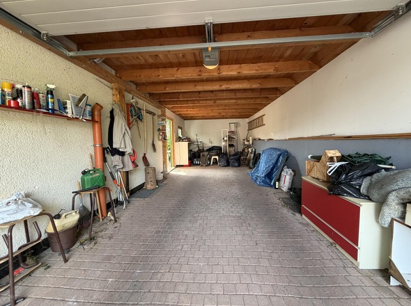 Garage mit Platz für zwei Autos, Starkstrom und Wasseranschluss