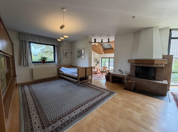 Esszimmer mit Kamin für die kalten Tage