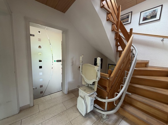 Treppenhaus mit Treppenlift von unten bis oben!