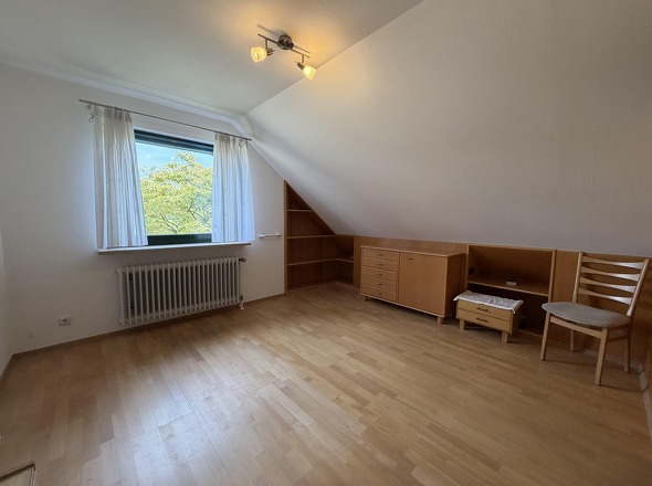 Elternschlafzimmer mit eigener Ankleide im OG