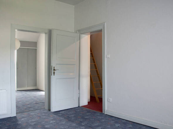 Schlafzimmer + Sicht zur Diele