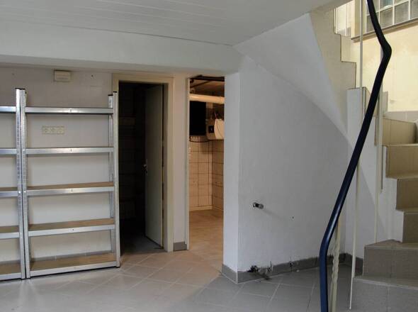 Kellerraum + Treppe in EG