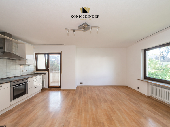1. Obergeschoss - große Wohnküche mit Zugang zum kleinen Balkon 