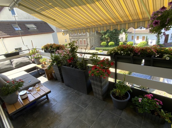 Sonnenbalkon mit Markise