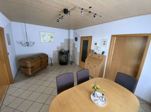 Esszimmer mit Kamin im EG