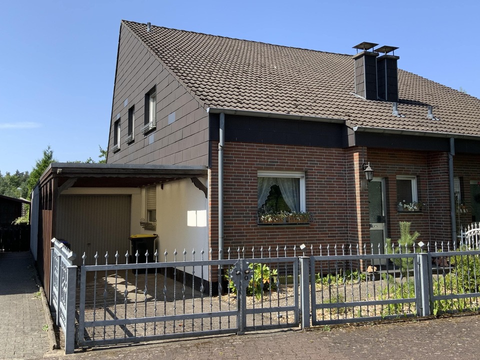Vorderansicht mit Garage