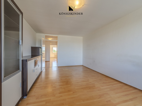 Der helle Wohnbereich bildet das Herzstück der Wohnung.