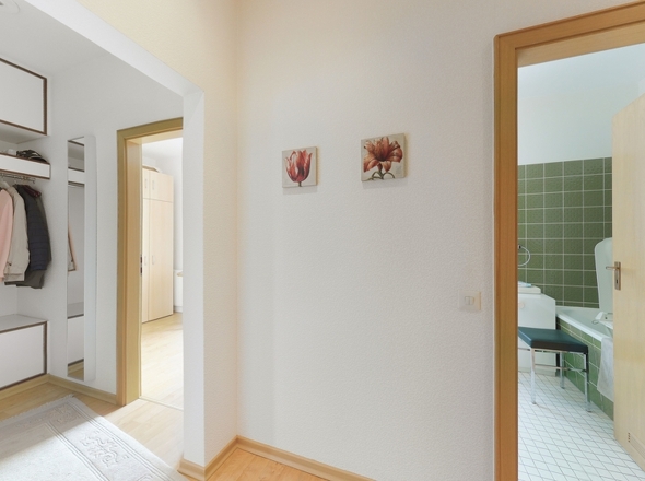 Sichtachse Flur/Zimmer/Bad im OG