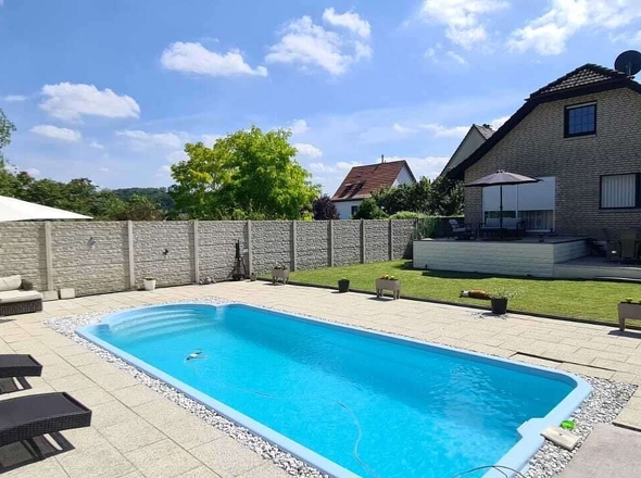 Abkühlung im Pool