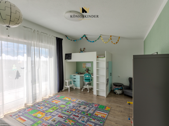 DG: Zimmer 1 mit Zugang zur Dachterrasse