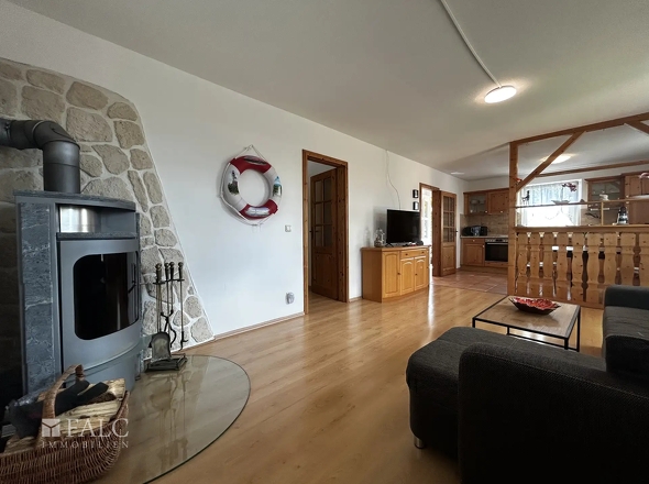 Wohnzimmer mit Kamin