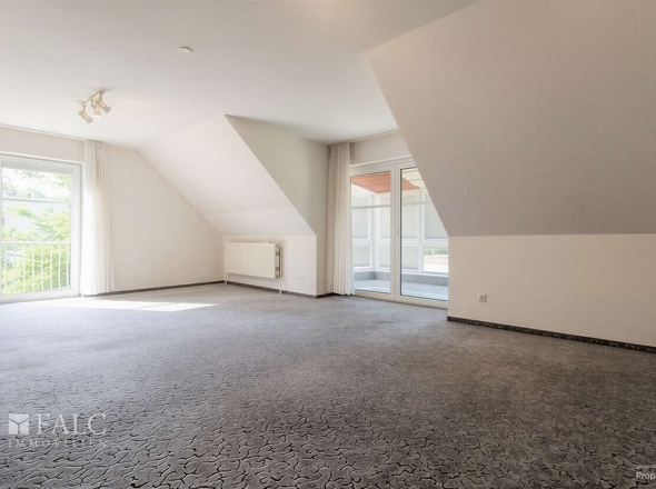 Schlafzimmer mit Zugang zum Wintergarten WE 1