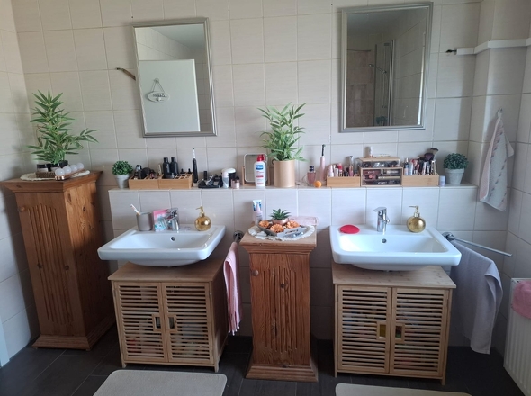 Bad mit Doppelwaschbecken