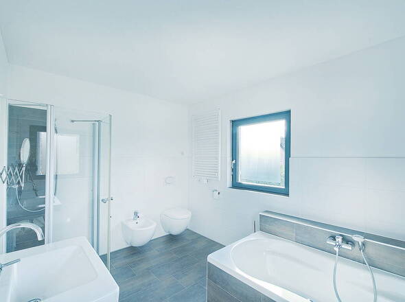 Badezimmer 1.OG/ EG