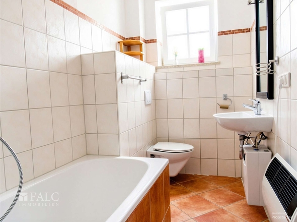 1. OG: Badezimmer, KI optimiert