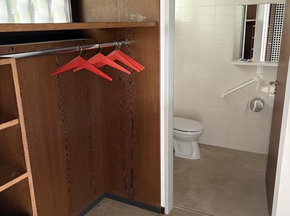 Die Garderobe und das Gäste-WC stehen für Sie bereit