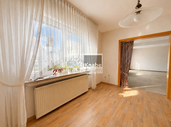 Esszimmer, Blick ins Wohnzimmer EG