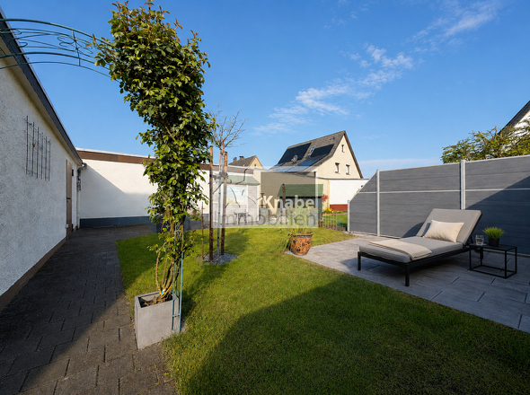 Freisitz im Garten (KI generiert)