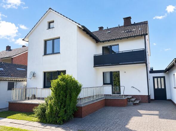 von hinten mit Innenhofcharakter