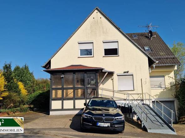 Strassenseitiger Blick