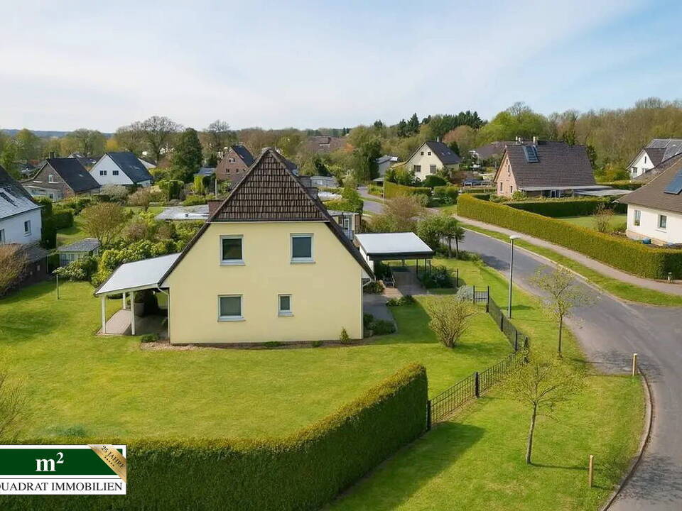 Drohnenaufnahme EFH mit großzügigem Grundstück